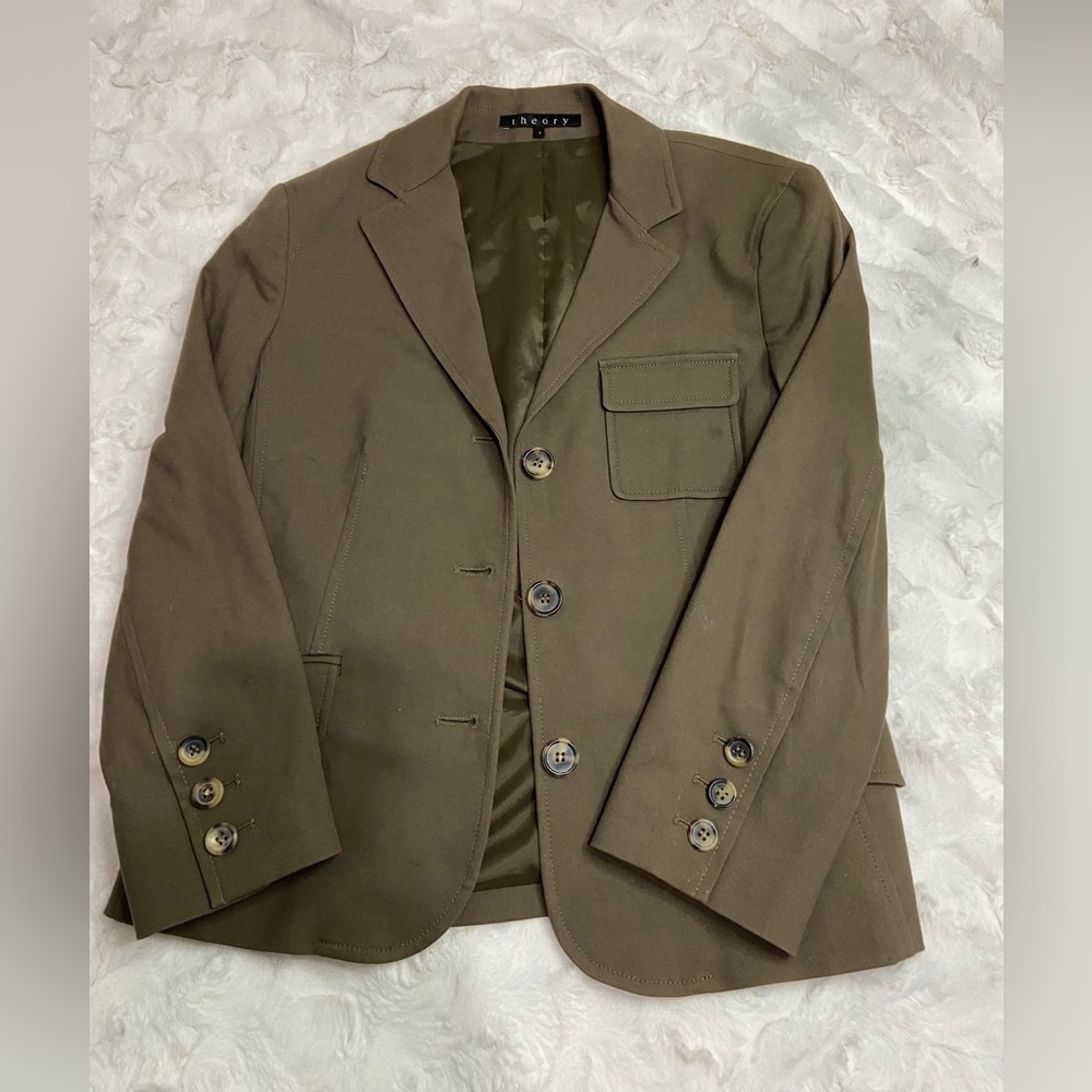 Theory vest